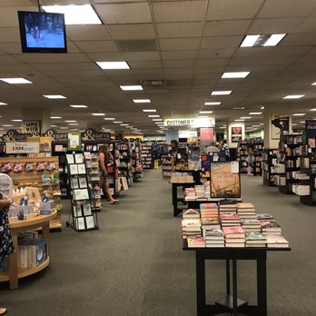 Barnes & Noble - Barnes and Noble "Rows n Rows n Rows of Books" - Bookstores Near Me - Honolulu, Hawaii