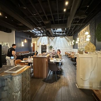 Kin Long Beach - Dining area - Thai Near Me - Long Beach, California