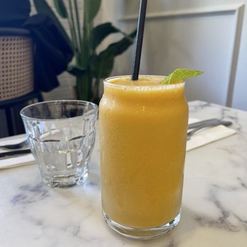 Burnt Orange - Mango smoothie - Breakfast & Brunch Near Me - Burnaby, British Columbia