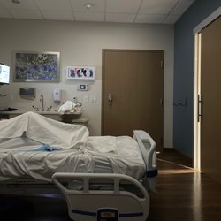 HonorHealth Sonoran Crossing Medical Center - Very large rooms and a bathroom with a shower.