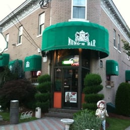 the outside of the restaurant