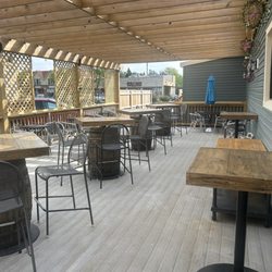 Mangy Dawg's Pub - Patio
