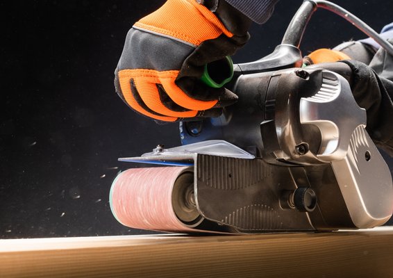 D E Home Improvement Logo