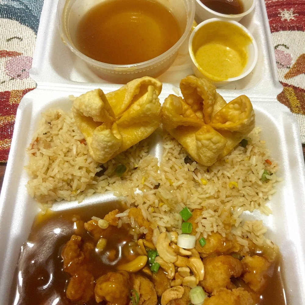 Leong's Asian Diner - Cashew Chicken w/ crab Rangoon - Chinese Near Me - Springfield, Missouri Leong's Asian Diner - Cashew Chicken w/ crab Rangoon - Chinese Near Me - Springfield, Missouri
