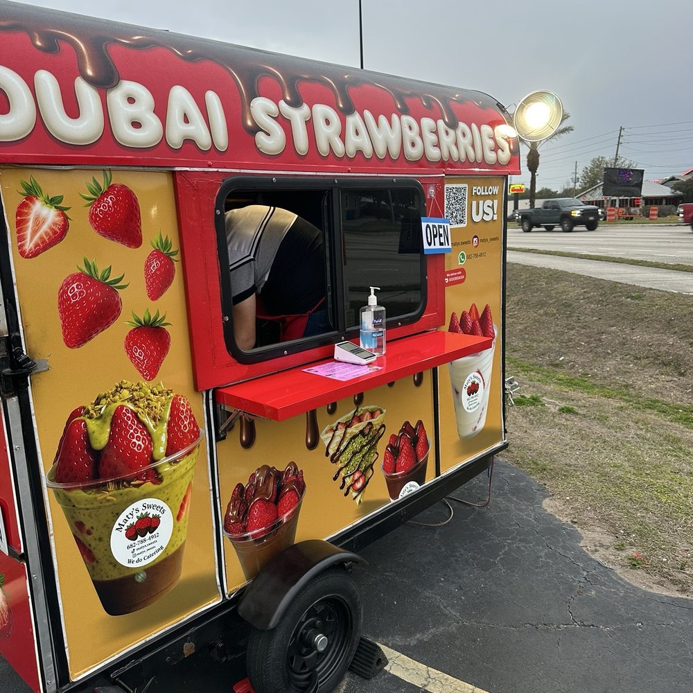 Maty's Sweets - Strawberry wagon - Desserts Near Me - Haines City, Florida