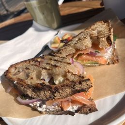 IHATOV♡ I IHATOV BREAD AND COFFEE