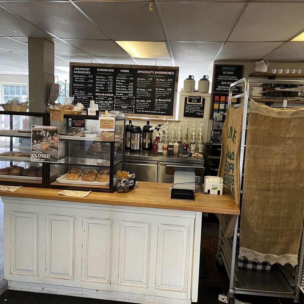 Farmhouse Roasters - Farmhouse Roasters front counter and menu - Coffee Roasteries Near Me - Salem, New Hampshire