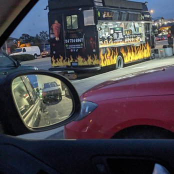 Tacos El May - Competitor's taco truck just steps away from the stand (no line, no customers) - Street Vendors Near Me - Westminster, California