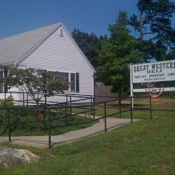 Great Western Deli - the front of the building - Delis Near Me - South Dennis, Massachusetts