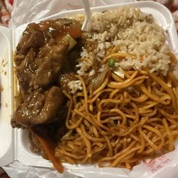 Kung Poa chicken plate... this was after I already grabbed a lot of chicken off of it. Kung Poa chicken plate... this was after I already grabbed a lot of chicken off of it.