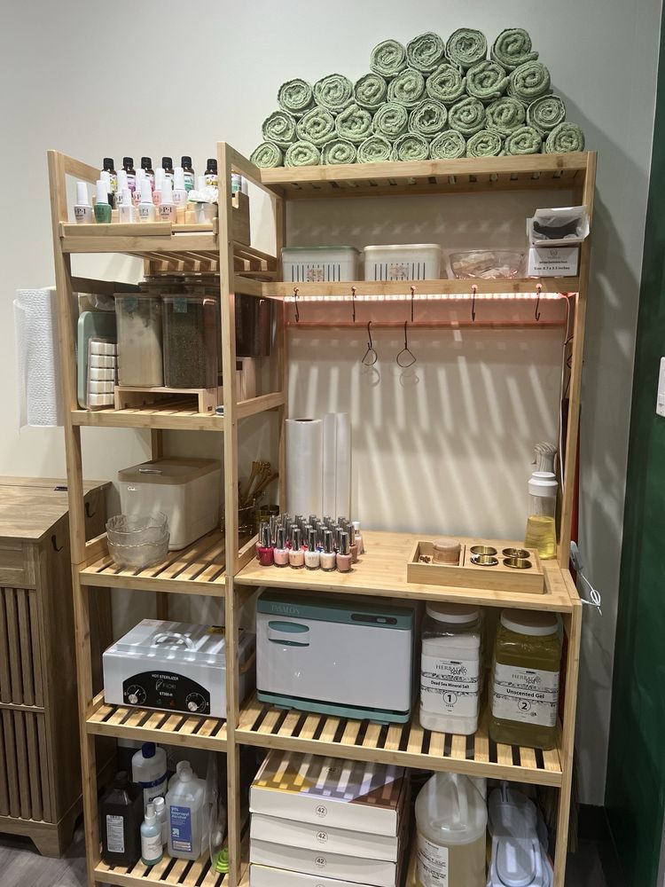 Glass Garden Boutique And Nail Studio Logo