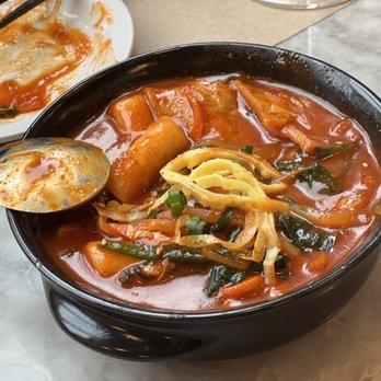 Kuun - Dukbokee - Rice cakes and veg simmered in sweet spicy sauce - Korean Near Me - Brooklyn, New York Kuun - Dukbokee - Rice cakes and veg simmered in sweet spicy sauce - Korean Near Me - Brooklyn, New York
