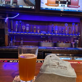 Bob's Place - Sports Bars Near Me - Avon, Colorado