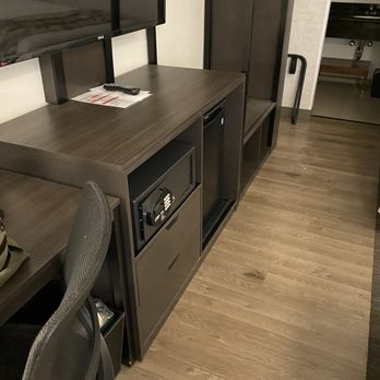Best Western Plus Hilltop Inn - Small room. Should put microwave in place of safe - Hotels Near Me - Redding, California
