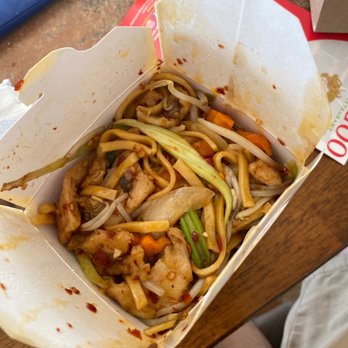 Moo Goo Chinese Restaurant - Spicy chicken lo mein - Asian Fusion Near Me - El Paso, Texas Moo Goo Chinese Restaurant - Spicy chicken lo mein - Asian Fusion Near Me - El Paso, Texas