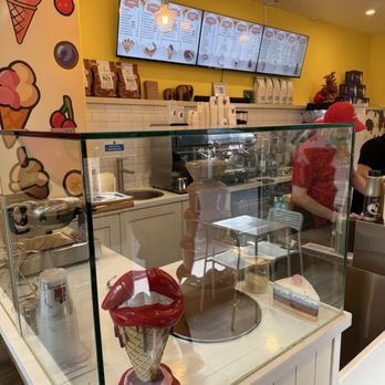 CrepeBerry’s - Chocolate fountain - Ice Cream & Frozen Yogurt Near Me - Donabate, D CrepeBerry’s - Chocolate fountain - Ice Cream & Frozen Yogurt Near Me - Donabate, D