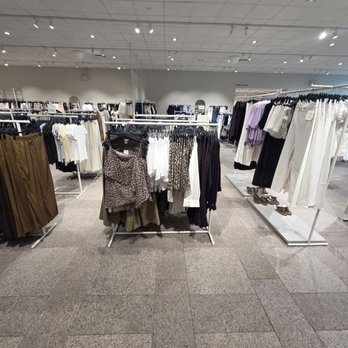 H&M - Women's Clothing Near Me - Dania Beach, Florida