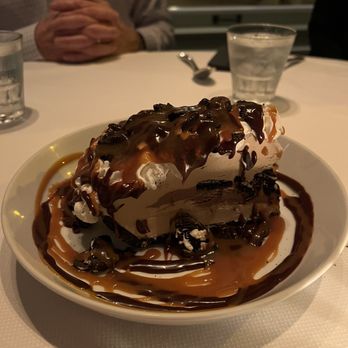 Henry's Palm Beach - Mississippi Mud Pie - Bars Near Me - Palm Beach, Florida Henry's Palm Beach - Mississippi Mud Pie - Bars Near Me - Palm Beach, Florida