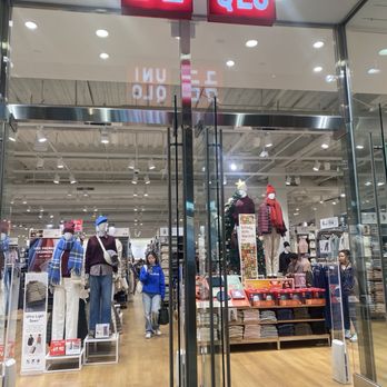 Uniqlo - Entrance - Children's Clothing Near Me - Los Angeles, California