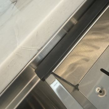 White Shaker Direct - Cracked countertop - Cabinetry Near Me - palmetto, Florida White Shaker Direct - Cracked countertop - Cabinetry Near Me - palmetto, Florida