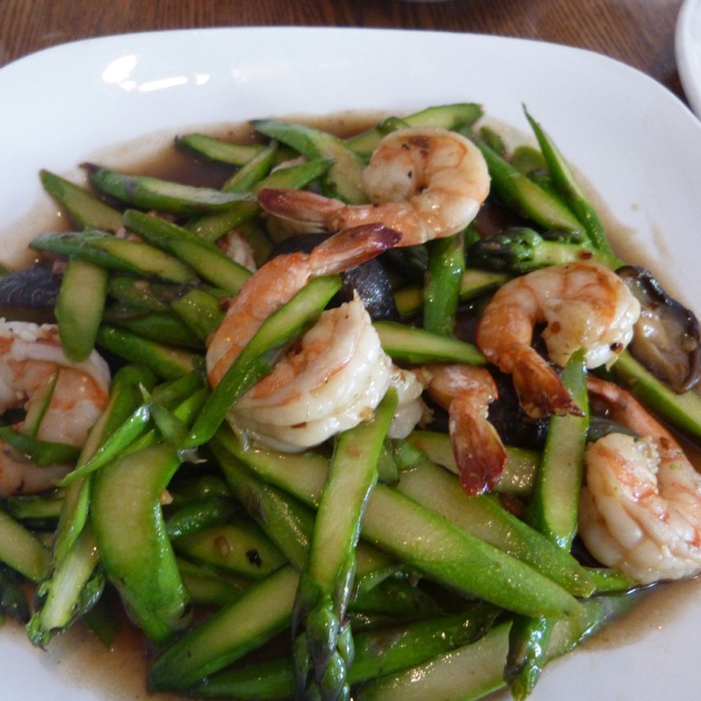Toomies Thai Cuisine - Asparagus, shrimp and mushrooms - Thai Near Me - Bend, Oregon Toomies Thai Cuisine - Asparagus, shrimp and mushrooms - Thai Near Me - Bend, Oregon