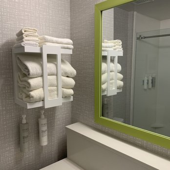 Hampton Inn Needles - Plenty towels - Hotels Near Me - Needles, California
