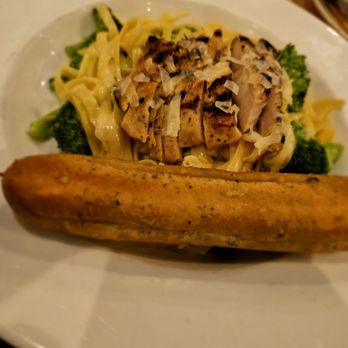 Applebee's Grill + Bar - Classic Broccoli Chicken Alfredo - American Near Me - Lakewood, California