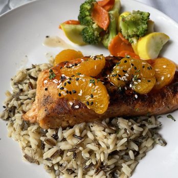 White Oaks - Grilled Atlantic Salmon - New American Near Me - Westlake, Ohio