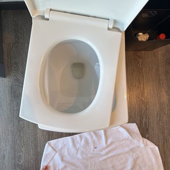 Moxy Boston Downtown - Broken toilet. - Hotels Near Me - Boston, Massachusetts