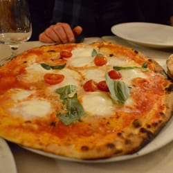 Pizzeria Enzo e Ciro di Fraddosio V. C. - Bufala pomodorini basil