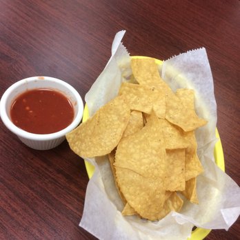 El Lucero Salvadoran & Mexican Restaurant - Chips & Salsa - Mexican Near Me - Littleton, Colorado