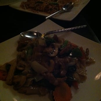 Panvimarn Thai Cuisine - Chicken pad thai and pork jungle (drunken) noodles in the dark! - Thai Near Me - Long Beach, California Panvimarn Thai Cuisine - Chicken pad thai and pork jungle (drunken) noodles in the dark! - Thai Near Me - Long Beach, California