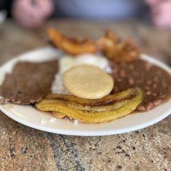 Donde Julio Restaurant 2 - Mini Bandeja Paisa ... yes this is the mini!!