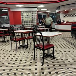 Steak ’n Shake - Inside