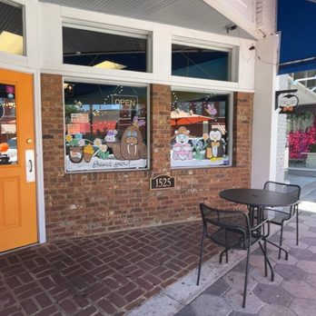 Vampire Penguin - Outside - Desserts Near Me - Brunswick, Georgia