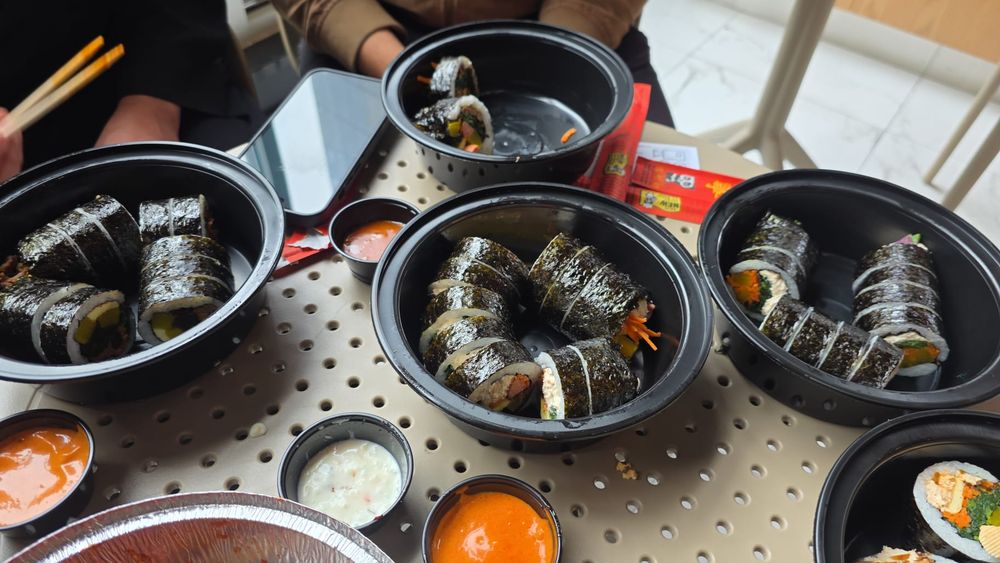 Yumsem Eats Newark Roadtrippers - O 