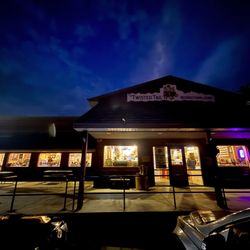 The Twisted Tail Steakhouse & Saloon - The place to be after dark