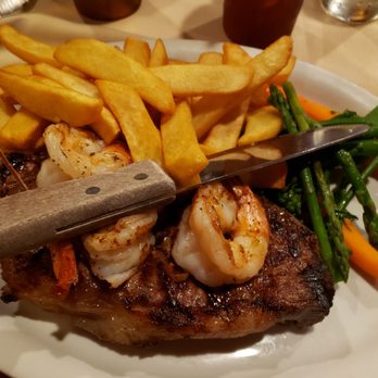 Buckley's Inn Between - Steakhouses Near Me - Hampton Bays, New York