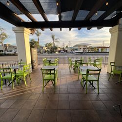 South Coast Deli - Santa Barbara - Outdoor seating area
