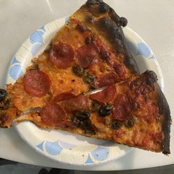 Randy's Wooster Street Pizza - I like well done pizza, this is burnt and disgusting.