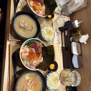 Totoya - Fukuju bowls, clam and crab miso soup - Sushi Bars Near Me - Honolulu, Hawaii