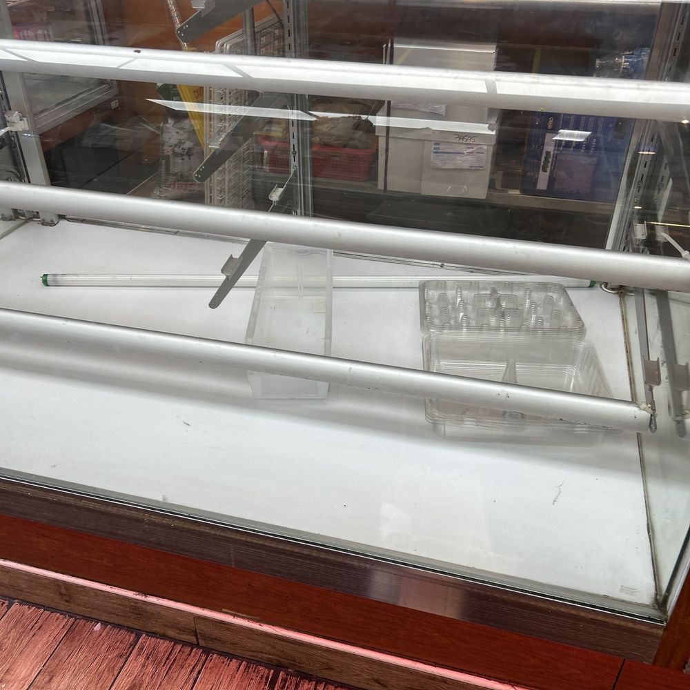 Capri Cakes - Empty display - Bakeries Near Me - Bronx, New York