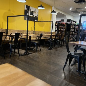 Snakes & Lattes Annex - Clean and lots of space. I will return - Bars Near Me - Toronto, Ontario