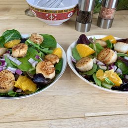 Pan Seared Scallops with Baby Greens and Citrus Mojo Vinaigrette Pan Seared Scallops with Baby Greens and Citrus Mojo Vinaigrette