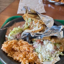 Marys Tacos - Gordita plate