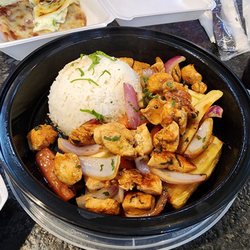 Mercado 27 - Pollo Saltado