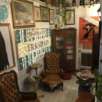 Stranivari - Eclectic casual waiting area. - Italian Near Me - Rome, RM
