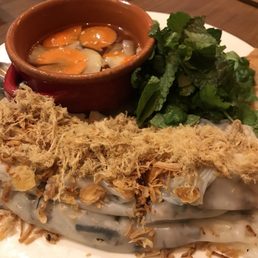 Steamed rice rolls