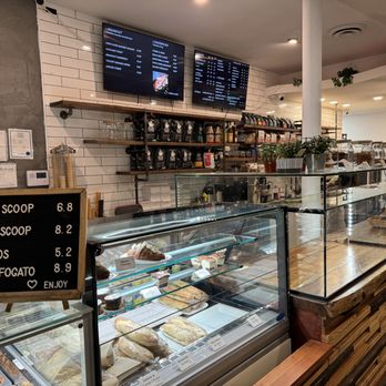 Il Mondo Caffe - Ice cream and coffee menu boards~ (April 2024) - Cafes Near Me - Vancouver, British Columbia Il Mondo Caffe - Ice cream and coffee menu boards~ (April 2024) - Cafes Near Me - Vancouver, British Columbia