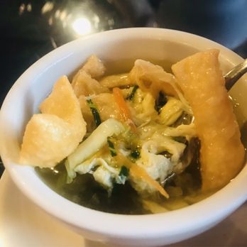 Kue's Cafe - Egg drop soup is complimentary and it also is served with crunchy wontons - so good - Chinese Near Me - Dunedin, Florida